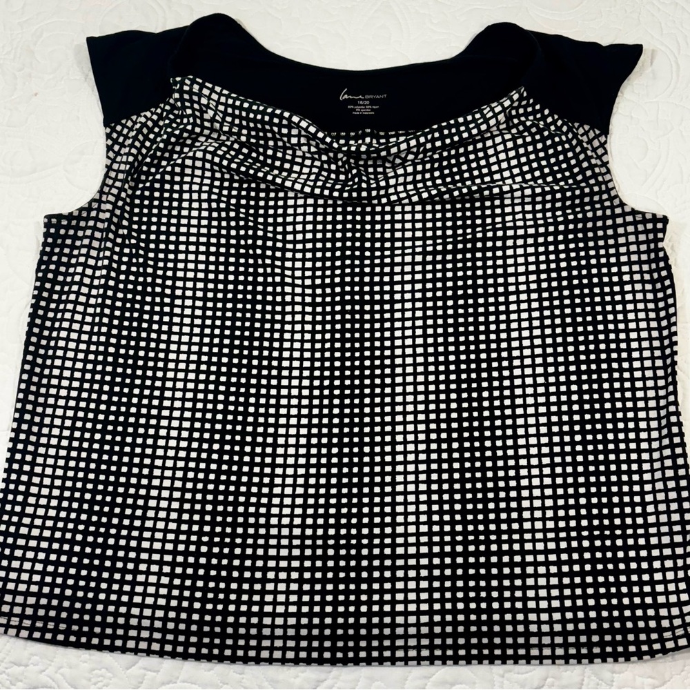 Lane Bryant Top Womens 18/20 Black And White Geometric Cap Sleeve Drape Neckline